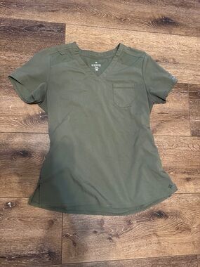 Med couture olive scrub top medium